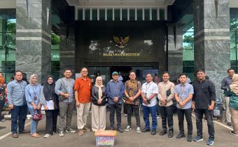 Bawaslu Kota Pekanbaru Serahkan kelengkapan dokumen keterangan