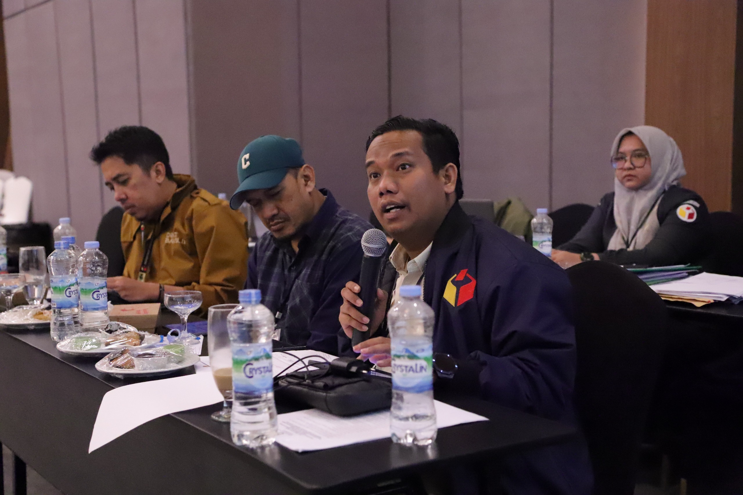 Raja Inal Dalimunthe saat Rapat Pleno Terbuka rekapitulasi hasil penghitungan perolehan suara dalam Pemilihan 2024