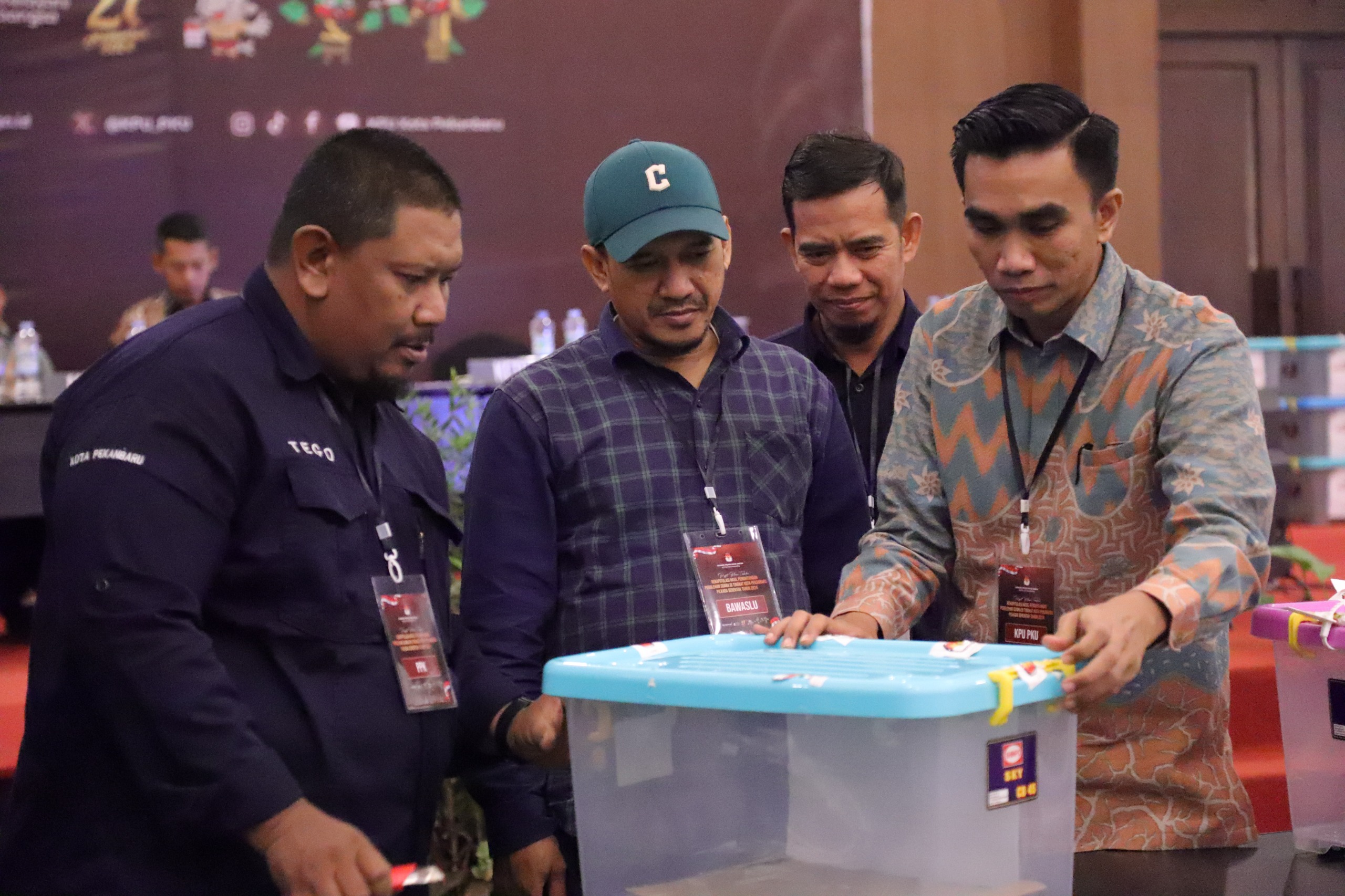 Misbah Ibrahim saat Rapat Pleno Terbuka rekapitulasi hasil penghitungan perolehan suara dalam Pemilihan 2024