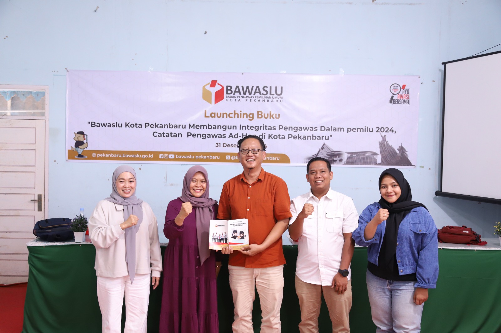Bawaslu Kota Pekanbaru Launching Buku 