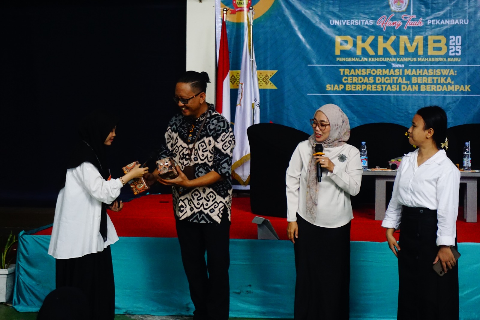 Bawaslu Kota Pekanbaru Sosialisasikan Pengenalan Lembaga kepada Mahasiswa Baru Universitas Hangtuah dalam PKKMB 2025
