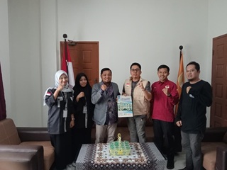 Bawaslu Kota Pekanbaru secara resmi menyerahkan kembali mahasiswa magang dari Fakultas Dakwah dan Komunikasi Universitas Islam Negeri Sultan Syarif Kasim (UIN Suska)