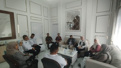 Misbah Ibrahim dan Reni Purba bersama KPU Kota Pekanbaru melakukan kunjungan koordinasi ke Lapas Kelas II A Pekanbaru, dalam rangka memastikan optimalisasi Pemutakhiran Data Pemilih Berkelanjutan (PDPB) tahun 2025