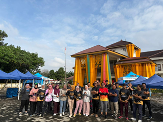 Bawaslu Kota Pekanbaru melaksanakan kegiatan senam pagi bersama, sebagai bagian dari upaya menjaga kebugaran jasmani sekaligus mempererat kebersamaan di lingkungan kerja