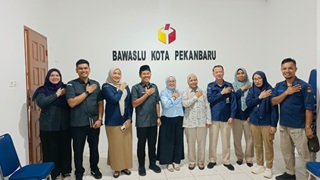 Bawaslu Kota Pekanbaru menerima kunjungan koordinasi dari KPU Kota Pekanbaru dalam rangka pembahasan Pemutakhiran Data Pemilih Berkelanjutan (PDPB) Tahun 2026