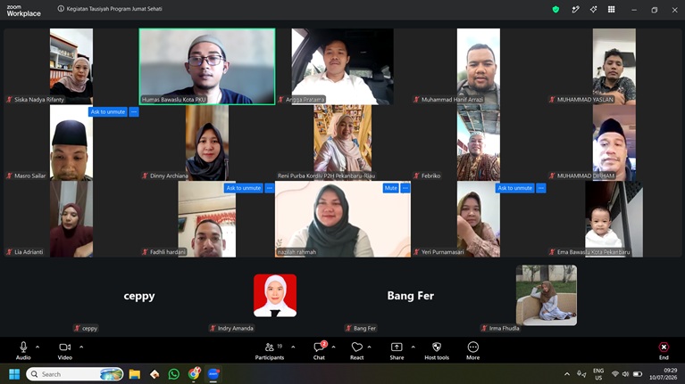 Anggota Bawaslu Kota Pekanbaru, Reni Purba, memberikan arahan kepada seluruh Staf Sekretariat Bawaslu Kota Pekanbaru dalam kegiatan pembinaan internal yang dilaksanakan di Kantor Bawaslu Kota Pekanbaru.