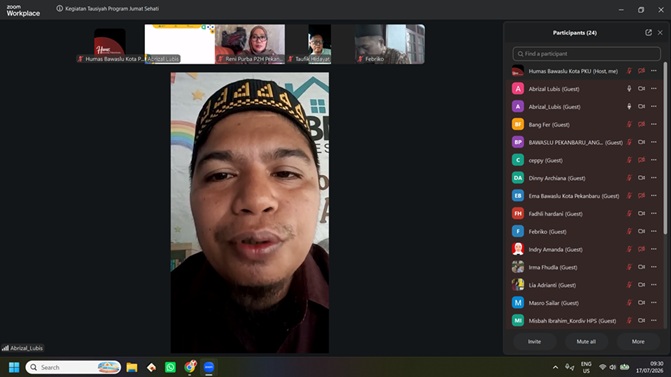 Bawaslu Kota Pekanbaru kembali melaksanakan kegiatan Jumat Sehati sebagai bagian dari pembinaan mental dan spiritual bagi seluruh jajaran.