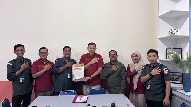 Bawaslu Provinsi Riau bersama Bawaslu Kota Pekanbaru melaksanakan Sosialisasi Kompetisi Debat Penegakan Hukum Pemilu VI Tahun 2026 di Universitas Hang Tuah Pekanbaru