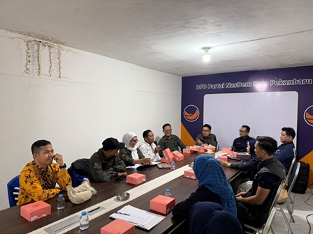 Bawaslu Kota Pekanbaru melaksanakan kunjungan silaturahmi dan Konsolidasi Demokrasi ke Dewan Pimpinan Daerah (DPD) Partai NasDem Kota Pekanbaru.