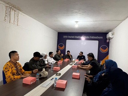 Bawaslu Kota Pekanbaru melaksanakan kunjungan silaturahmi dan Konsolidasi Demokrasi ke Dewan Pimpinan Daerah (DPD) Partai NasDem Kota Pekanbaru.