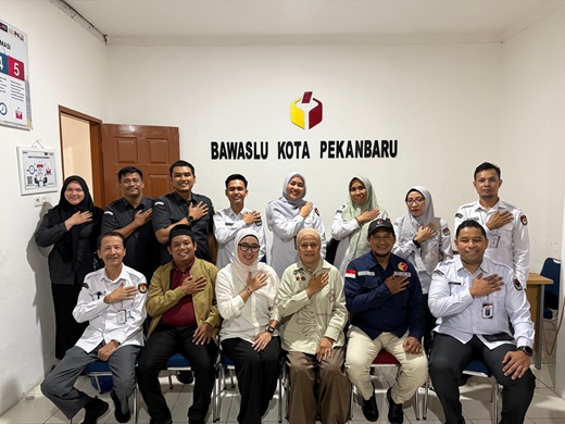 Bawaslu Kota Pekanbaru menerima kunjungan koordinasi dari KPU Kota Pekanbaru dalam rangka membahas pelaksanaan Pemutakhiran Data Pemilih Berkelanjutan (PDPB) Semester II