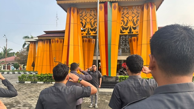 Ferdy Ingatkan Pentingnya Kesehatan dan Kekompakan Jajaran Bawaslu Pekanbaru