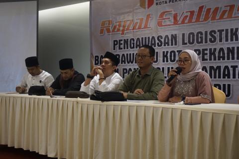 Rapat evaluasi pengawasan logistik di kota pekanbaru