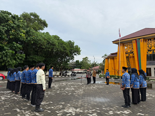 Bawaslu Kota Pekanbaru melaksanakan upacara bendera dalam rangka memperingati Hari Lahir Pancasila Tahun 2026