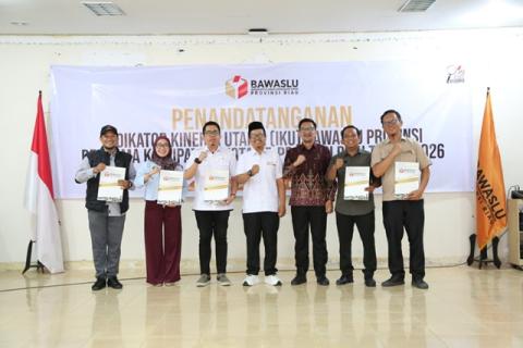 Penandatanganan IKU Jadi Komitmen Bersama Bawaslu se-Riau Tingkatkan Kinerja
