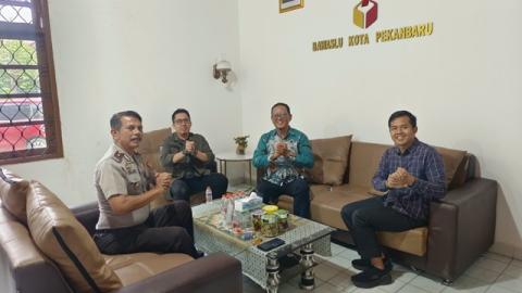 Terima Kunjungan Kapolsek Bukit Raya, Bawaslu Pekanbaru Dorong Kolaborasi Kelembagaan