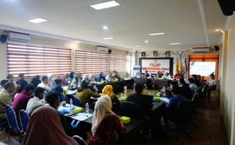adiri kegiatan Workshop dan Roundtable Discussion yang diselenggarakan oleh Program Studi Ilmu Politik Fakultas Ilmu Sosial dan Ilmu Politik (FISIP) Universitas Riau dengan tema “Menentukan Kekhususan dan Arah Kurikulum Program Studi Ilmu Politik”