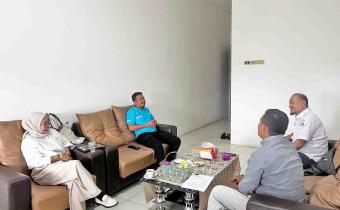 awaslu Kota Pekanbaru menerima kunjungan Koordinator Divisi Penanganan Pelanggaran Bawaslu Provinsi Riau, Nanang Wartono, dalam rangka memperkuat koordinasi dan komunikasi antarjajaran pengawas pemilu