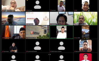 Bawaslu Kota Pekanbaru mengikuti kegiatan kajian hukum secara daring melalui Zoom Meeting terkait Peraturan Badan Pengawas Pemilihan Umum Nomor 3 Tahun 2025