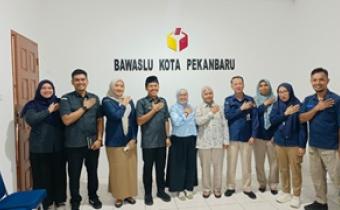 Bawaslu Kota Pekanbaru menerima kunjungan koordinasi dari KPU Kota Pekanbaru dalam rangka pembahasan Pemutakhiran Data Pemilih Berkelanjutan (PDPB) Tahun 2026
