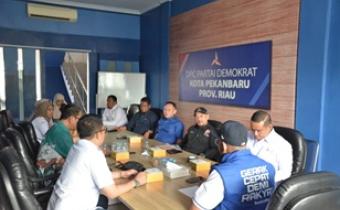 Bawaslu Kota Pekanbaru melaksanakan kunjungan kelembagaan ke DPC Partai Demokrat Kota Pekanbaru