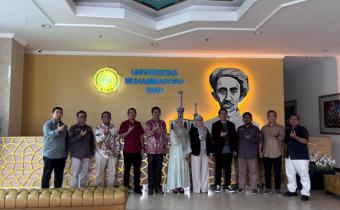 Bawaslu Kota Pekanbaru melaksanakan sosialisasi Kompetisi Debat Penegakan Hukum Pemilu VI Antar Perguruan Tinggi se-Indonesia di Universitas Muhammadiyah Riau (UMRI)