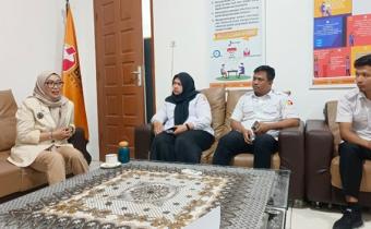 Divisi Pencegahan, Partisipasi Masyarakat, dan Hubungan Masyarakat (P2H) Bawaslu Kota Pekanbaru menggelar rapat internal yang dipimpin langsung oleh Koordinator Divisi P2H, Reni Purba.