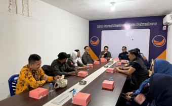 Bawaslu Kota Pekanbaru melaksanakan kunjungan silaturahmi dan Konsolidasi Demokrasi ke Dewan Pimpinan Daerah (DPD) Partai NasDem Kota Pekanbaru