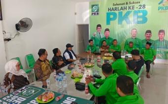 Bawaslu Kota Pekanbaru melaksanakan kunjungan silaturahmi dan Konsolidasi Demokrasi ke Dewan Pimpinan Cabang (DPC) Partai Kebangkitan Bangsa (PKB) Kota Pekanbaru.