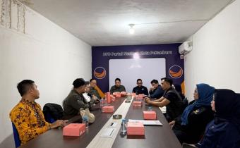 Bawaslu Kota Pekanbaru melaksanakan kunjungan silaturahmi dan Konsolidasi Demokrasi ke Dewan Pimpinan Daerah (DPD) Partai NasDem Kota Pekanbaru.