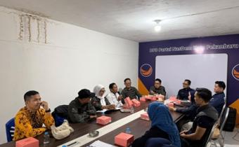 Bawaslu Kota Pekanbaru melaksanakan kunjungan silaturahmi dan Konsolidasi Demokrasi ke Dewan Pimpinan Daerah (DPD) Partai NasDem Kota Pekanbaru.