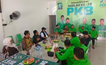 Bawaslu Kota Pekanbaru melaksanakan kunjungan silaturahmi dan Konsolidasi Demokrasi ke Dewan Pimpinan Cabang (DPC) Partai Kebangkitan Bangsa (PKB) Kota Pekanbaru.
