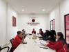 Bawaslu Kota Pekanbaru melaksanakan kegiatan Diskusi Konsolidasi Demokrasi melalui kunjungan kelembagaan ke Kantor Dewan Pimpinan Cabang (DPC) Partai Demokrasi Indonesia Perjuangan (PDI Perjuangan) Kota Pekanbaru.
